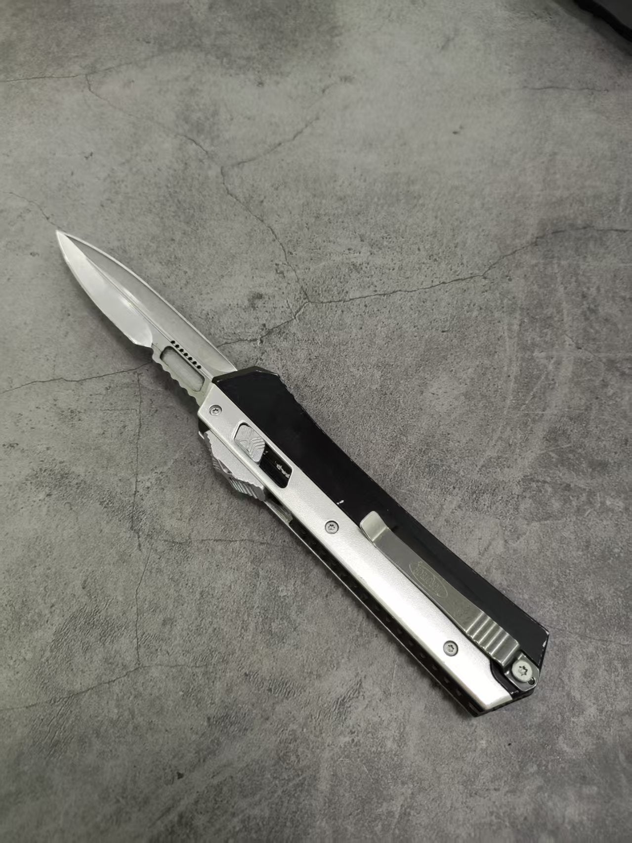 Schlangenkönig-Geradsprungmesser