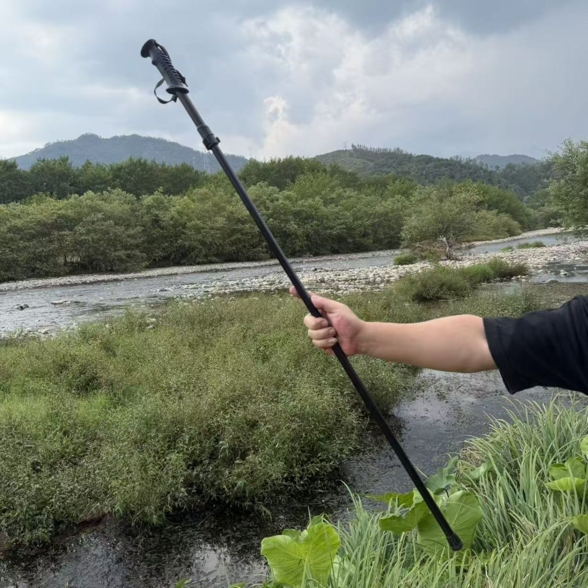 High manganese steel outdoor hiking pole for self-defense hiking without sharpening