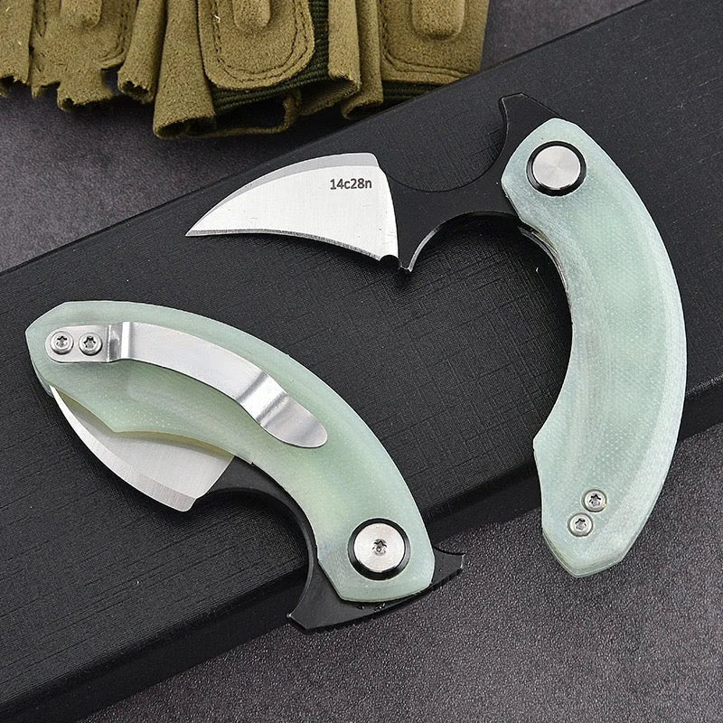 EDC Tragen eines Klappmessers Karambit Verteidigung